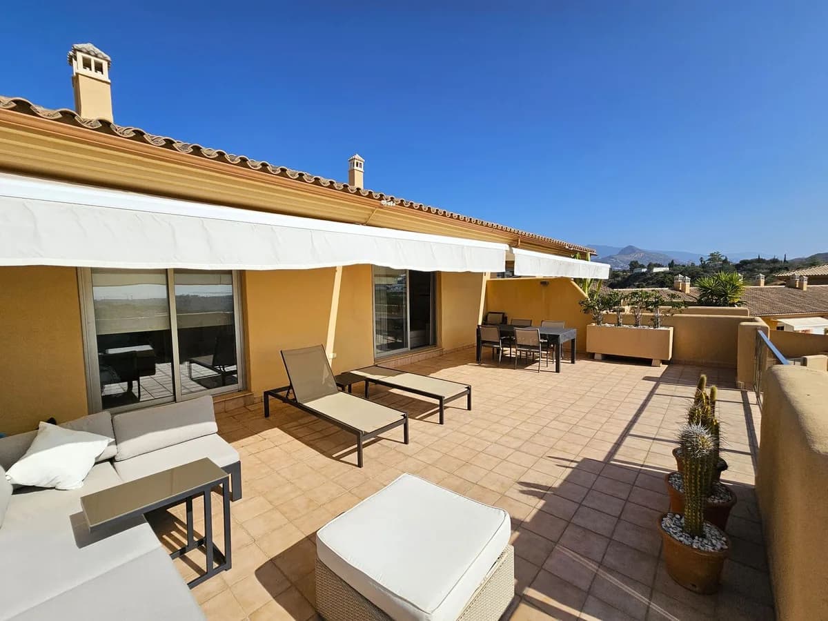 2 Bedroom Penthouse for Sale in Selwo, Málaga - Image 2