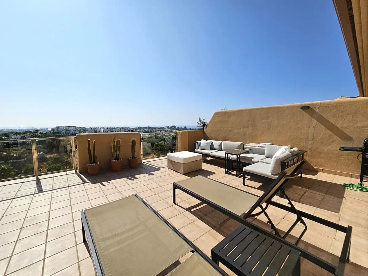 2 Bedroom Penthouse for Sale in Selwo, Málaga - Image 8