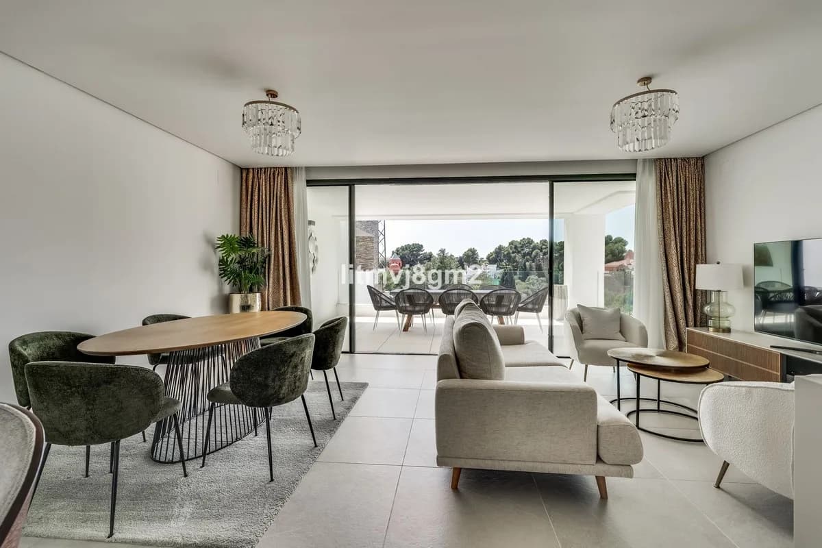 3 Bedroom Middle Floor Apartment for Sale in Cabopino, Málaga - Image 9