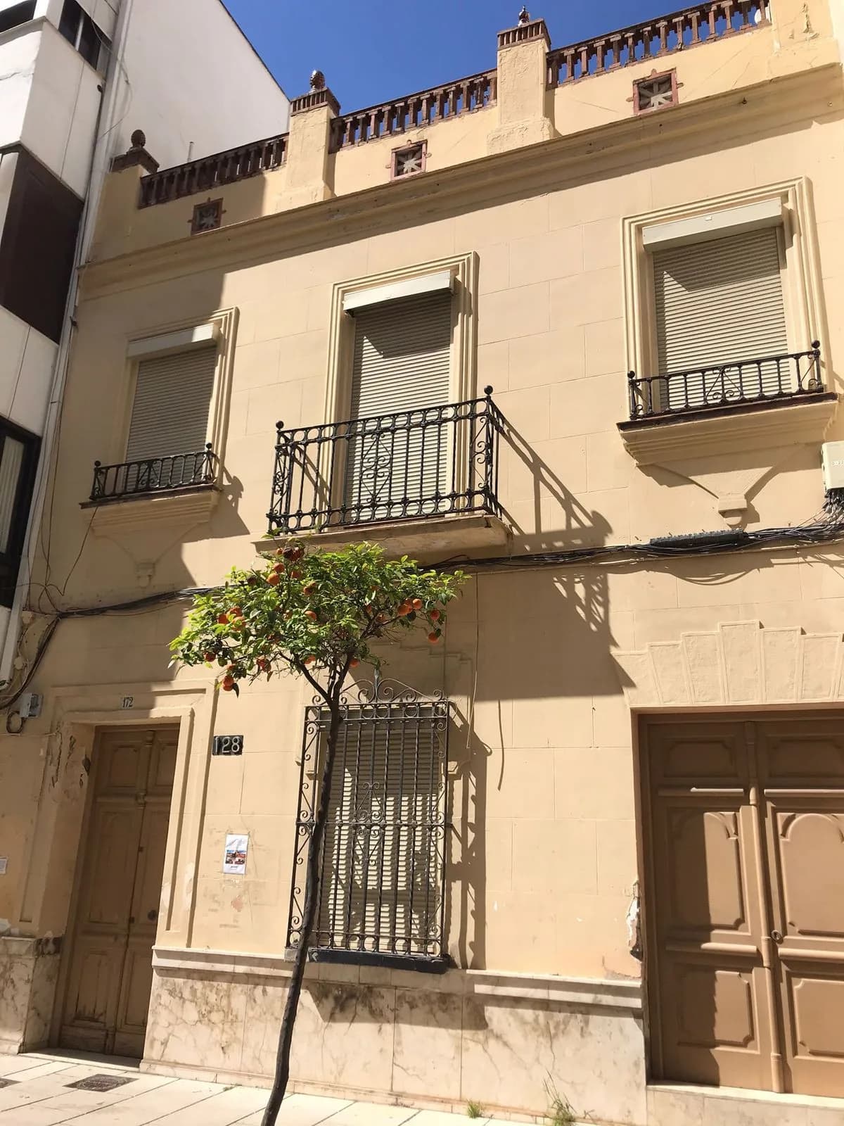 8 Bedroom Townhouse for Sale in Estepona, Málaga