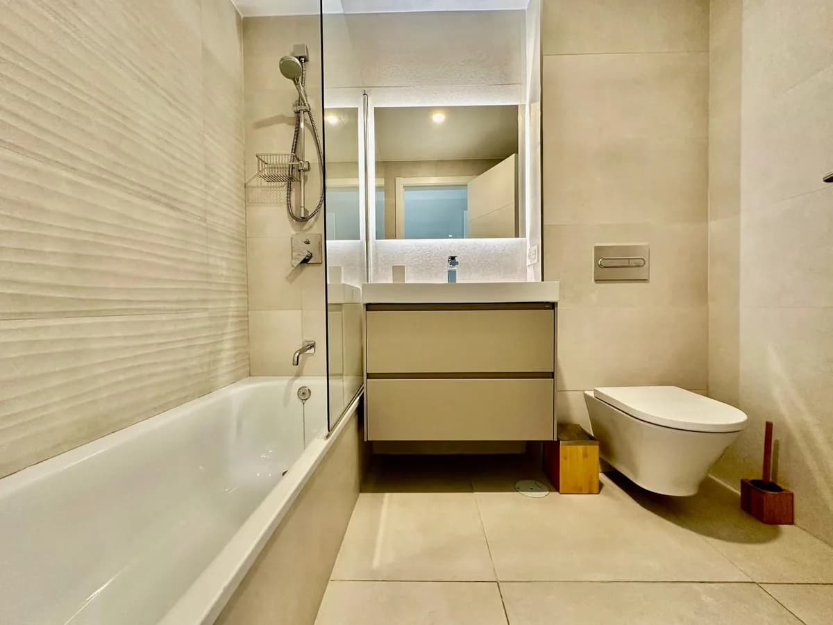 2 Bedroom Ground Floor Apartment for Sale in Elviria, Málaga - Image 5