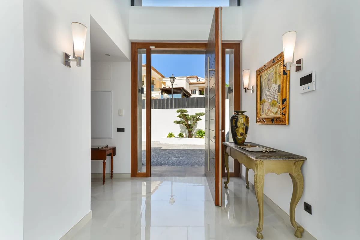 4 Bedroom Detached Villa for Sale in Manilva, Málaga - Image 8