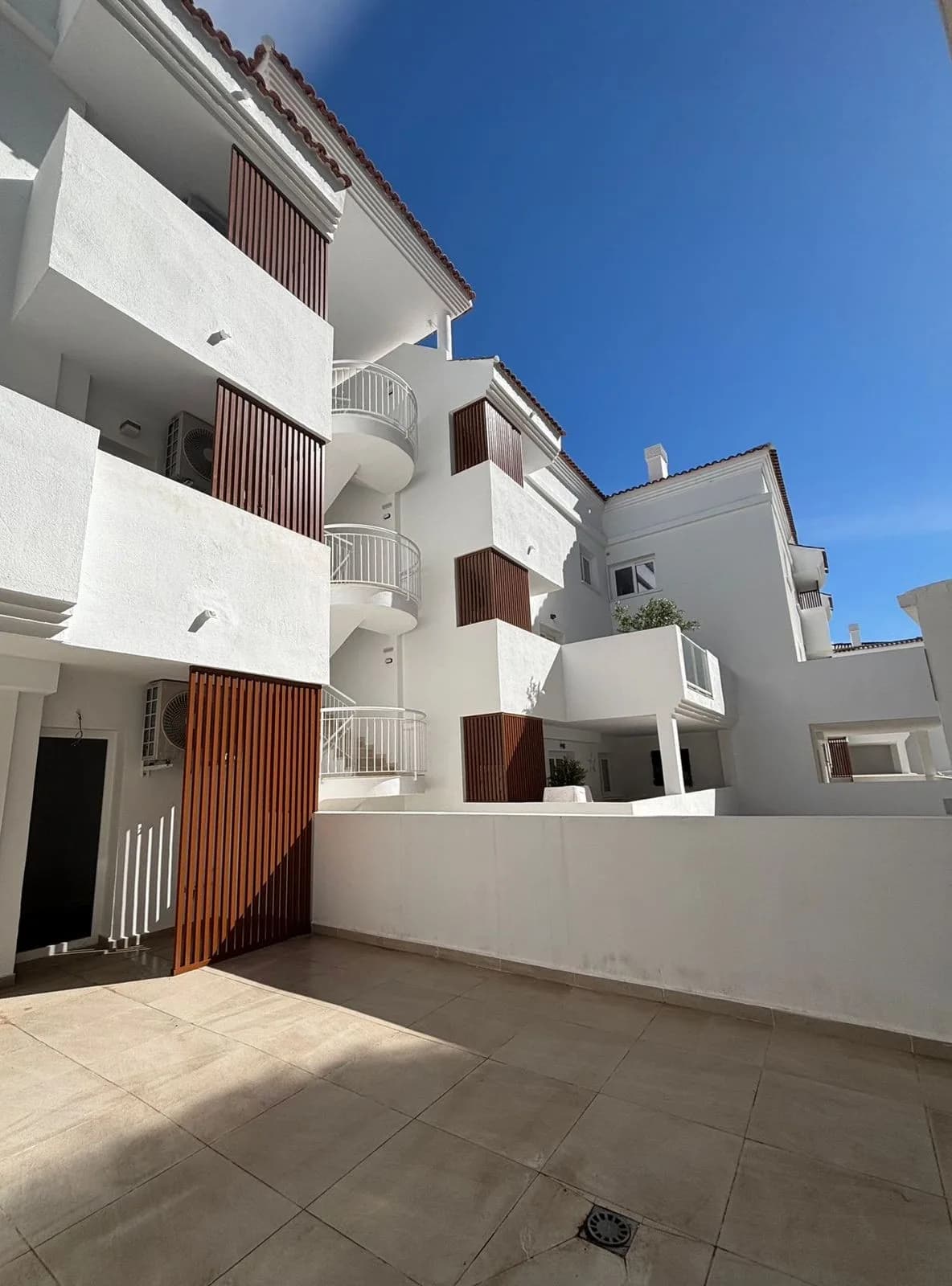 3 Bedroom Ground Floor Apartment for Sale in Torreblanca, Málaga - Image 6