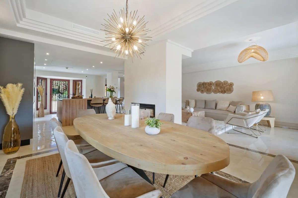5 Bedroom Semi-Detached House for Sale in Puerto Banús, Málaga - Image 4