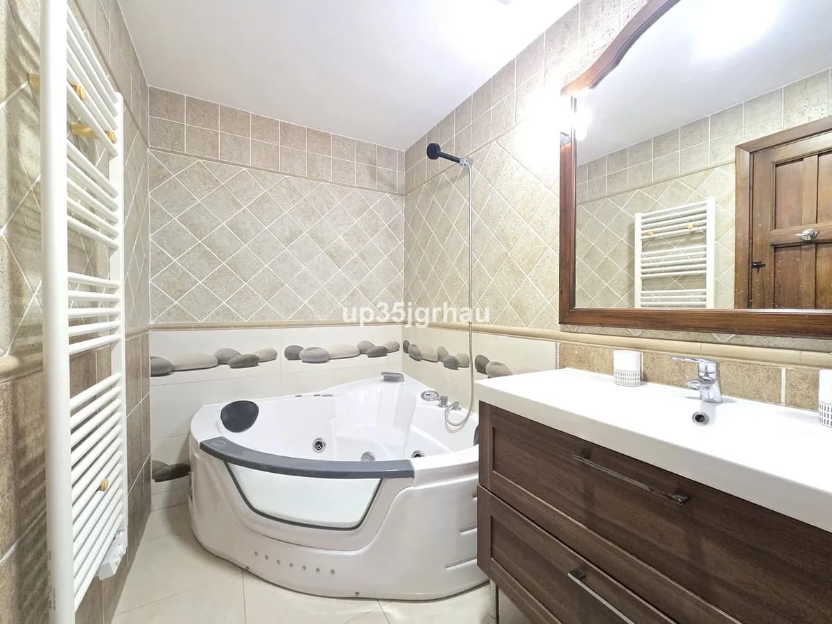 4 Bedroom Townhouse for Sale in Estepona, Málaga - Image 4