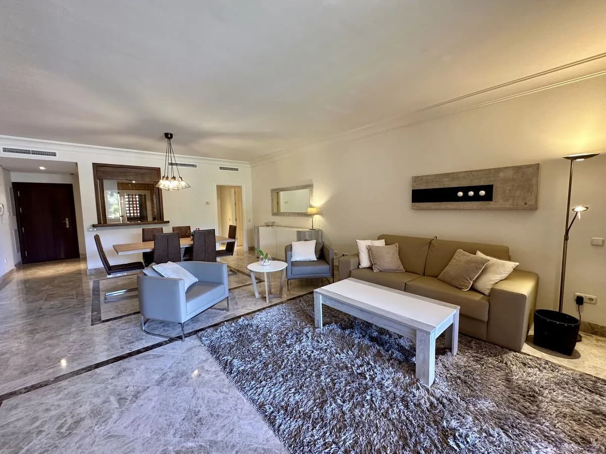 3 Bedroom Ground Floor Apartment for Sale in Nueva Andalucía, Málaga - Image 3