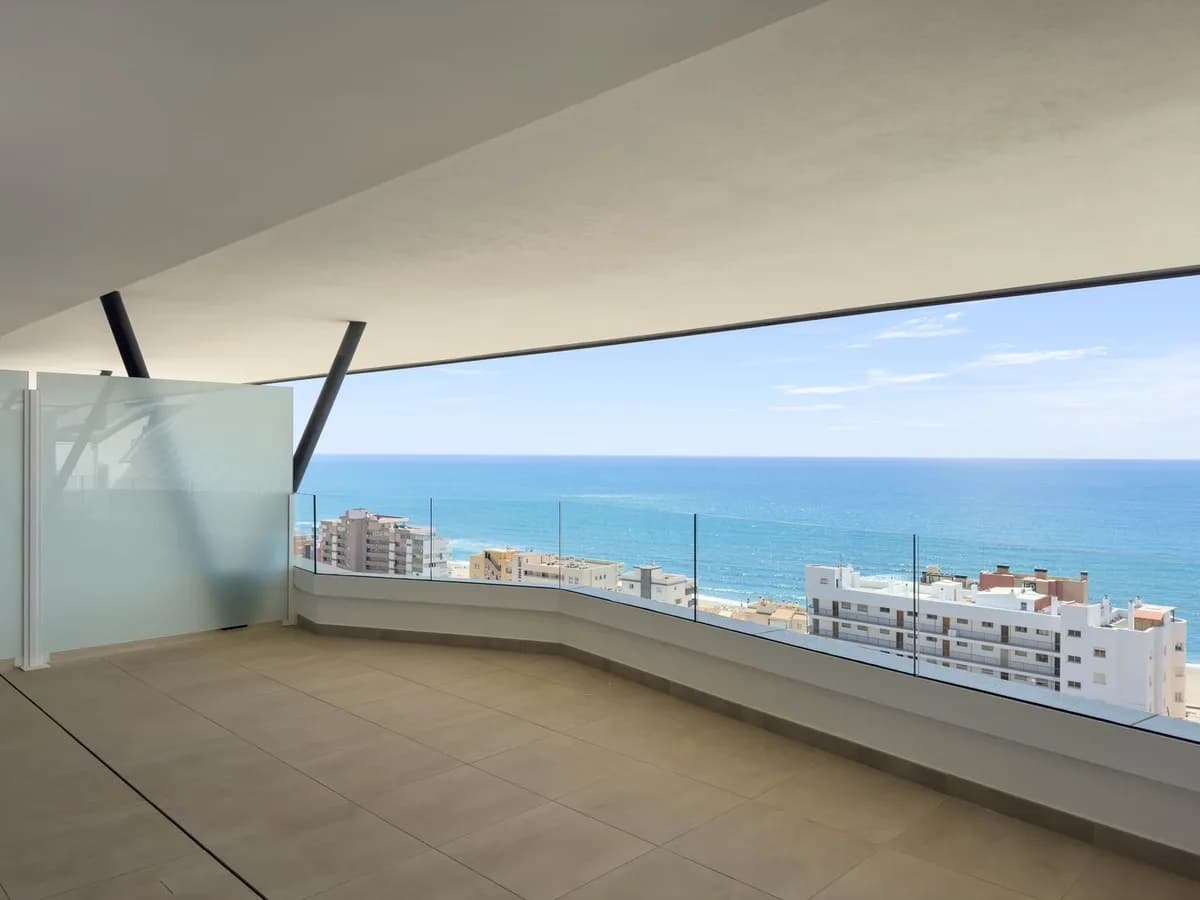 2 Bedroom Middle Floor Apartment for Sale in Fuengirola, Málaga