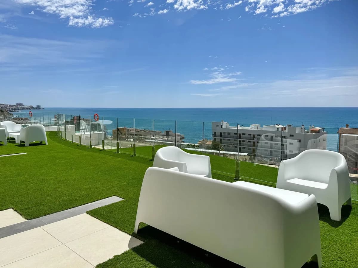 2 Bedroom Middle Floor Apartment for Sale in Fuengirola, Málaga - Image 4