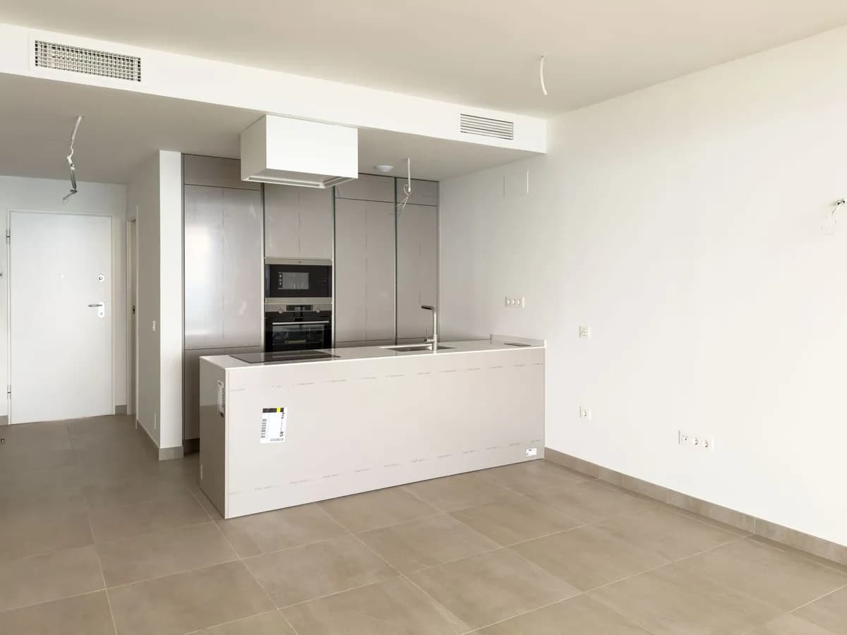 2 Bedroom Middle Floor Apartment for Sale in Fuengirola, Málaga - Image 6