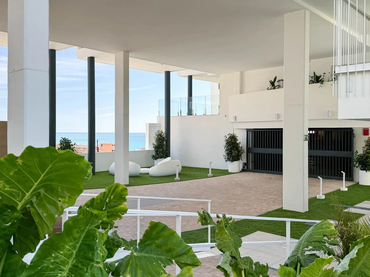 2 Bedroom Middle Floor Apartment for Sale in Fuengirola, Málaga - Image 7