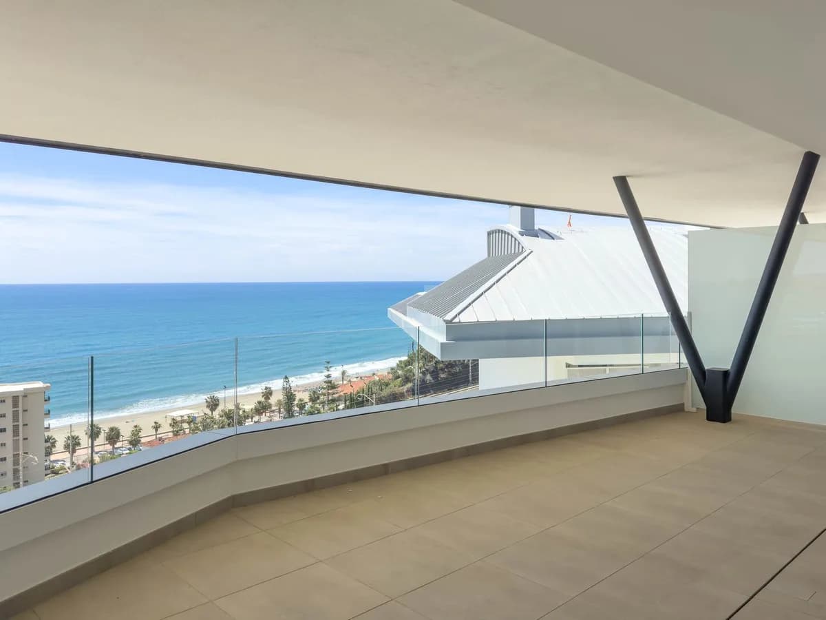 2 Bedroom Middle Floor Apartment for Sale in Fuengirola, Málaga - Image 8
