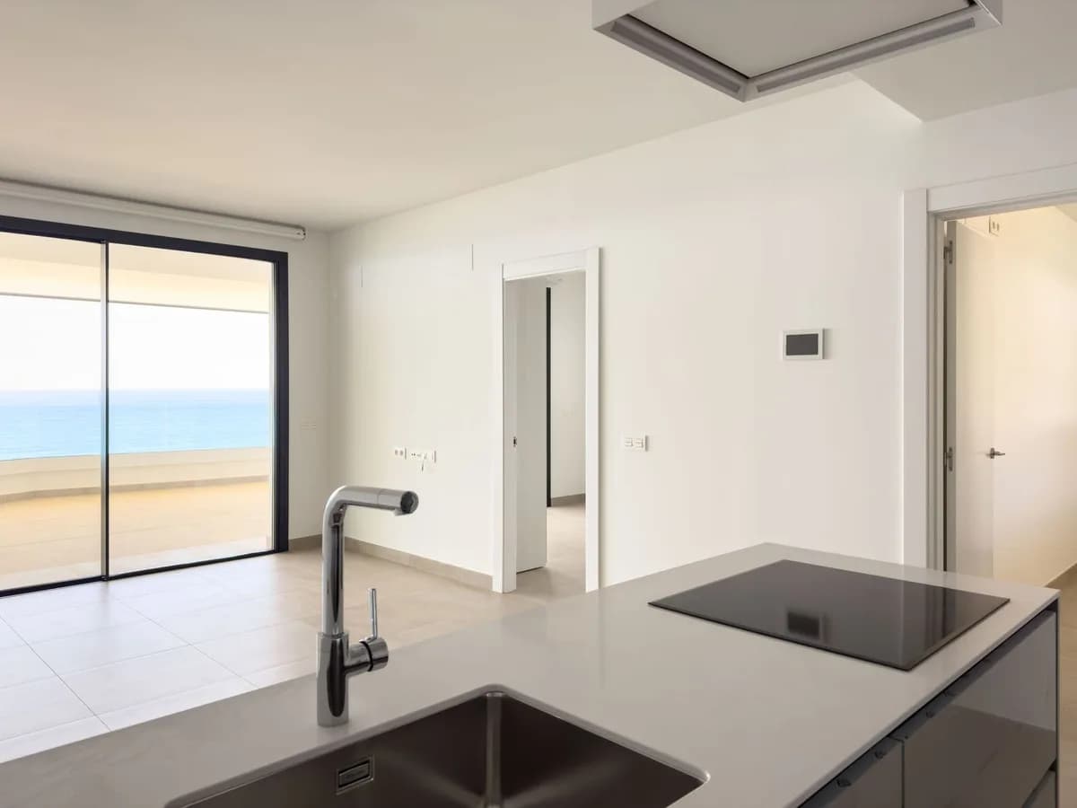 2 Bedroom Middle Floor Apartment for Sale in Fuengirola, Málaga - Image 9