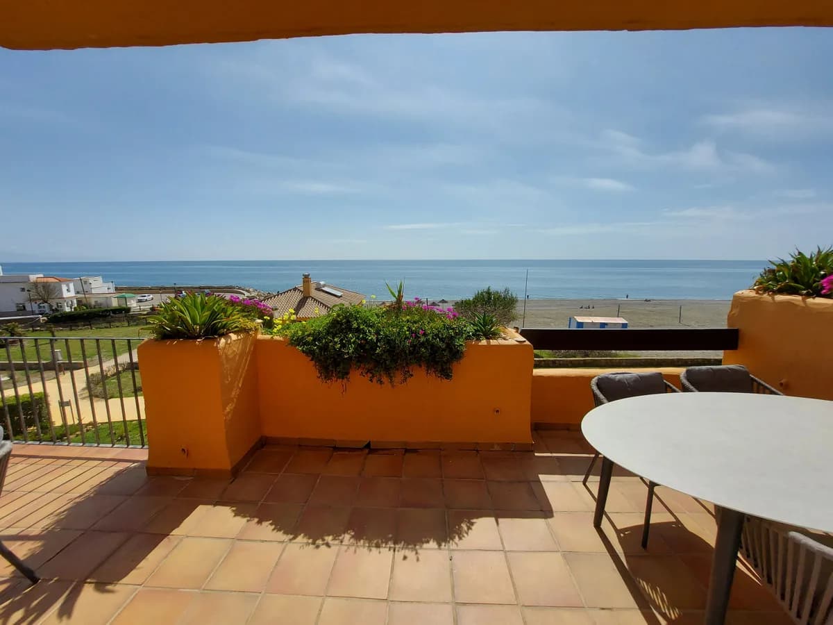 2 Bedroom Middle Floor Apartment for Sale in La Duquesa, Málaga - Image 7