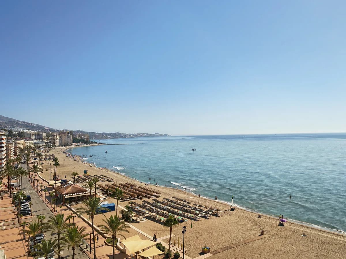 5 Bedroom Middle Floor Apartment for Sale in Fuengirola, Málaga