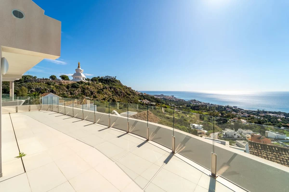 4 Bedroom Penthouse Duplex for Sale in Benalmadena Pueblo, Málaga