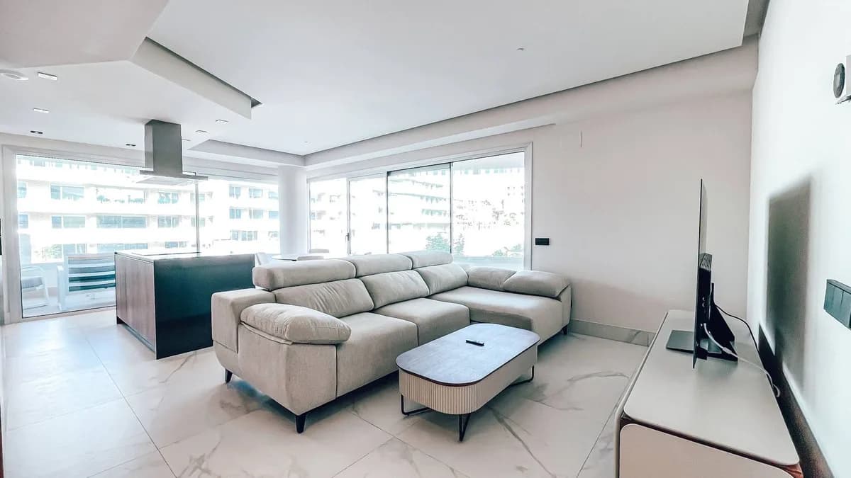 3 Bedroom Middle Floor Apartment for Sale in San Pedro de Alcántara, Málaga - Image 9