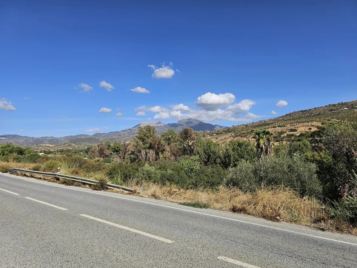 5 Bedroom Detached Villa for Sale in Guaro, Málaga - Image 2