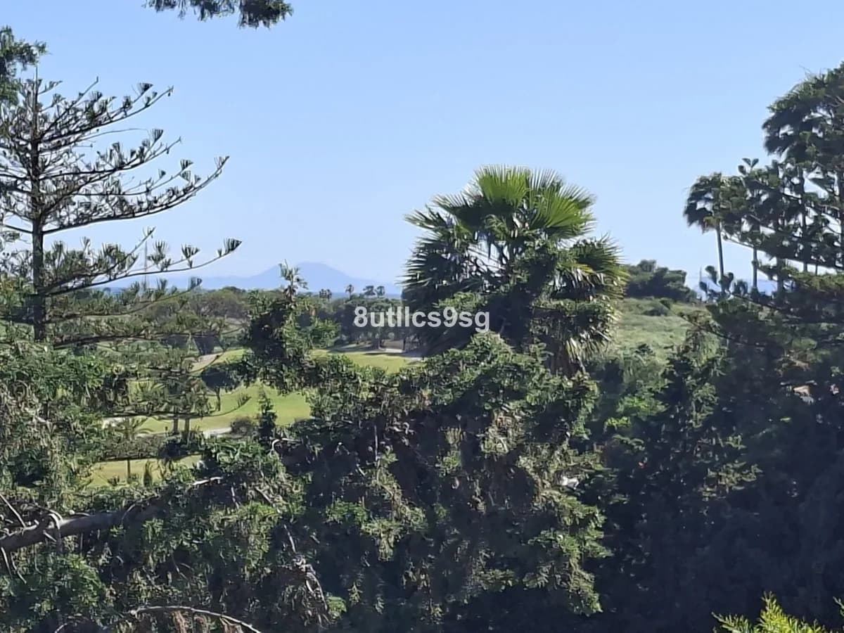 3 Bedroom Penthouse Duplex for Sale in Benahavís, Málaga - Image 2