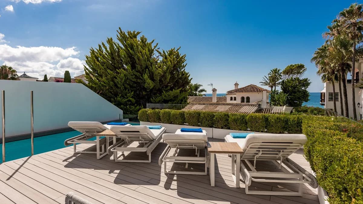 4 Bedroom Detached Villa for Sale in The Golden Mile, Málaga - Image 5