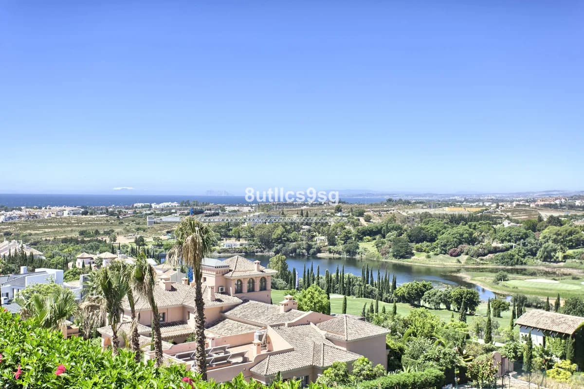 4 Bedroom Detached Villa for Sale in Los Flamingos, Málaga - Image 7