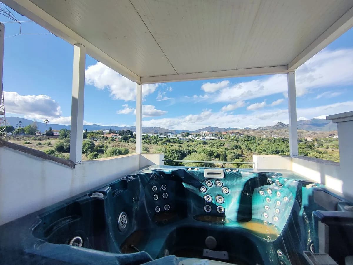 4 Bedroom Semi-Detached House for Sale in Cancelada, Málaga