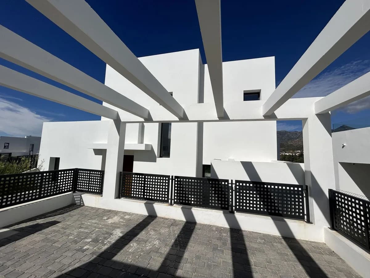 4 Bedroom Detached Villa for Sale in Río Real, Málaga - Image 7