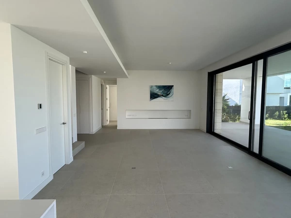 4 Bedroom Detached Villa for Sale in Río Real, Málaga - Image 9