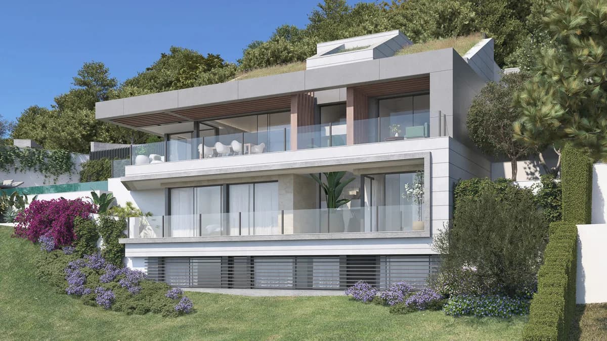 5 Bedroom Detached Villa for Sale in Pinares de San Antón, Málaga - Image 3