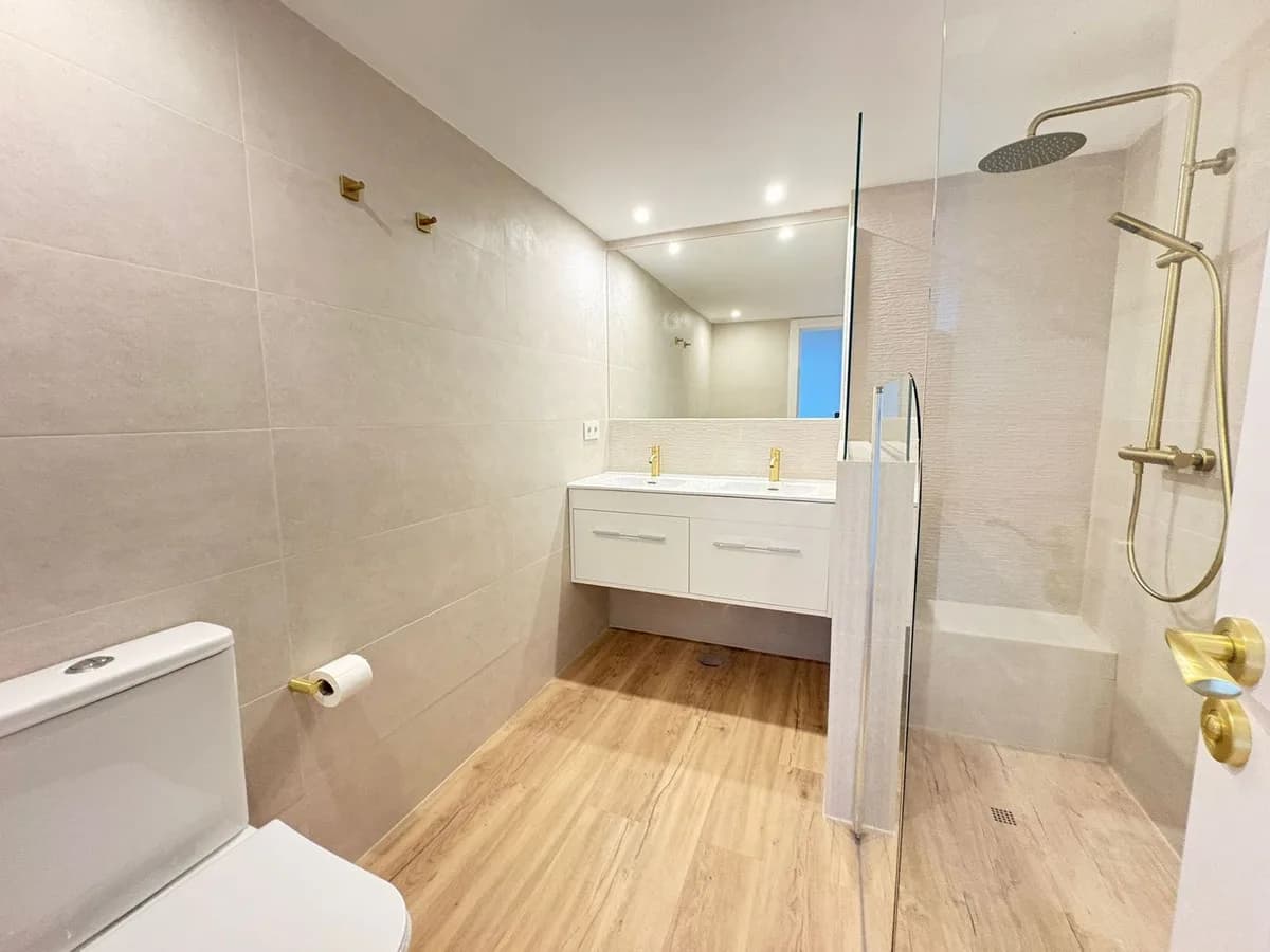 2 Bedroom Middle Floor Apartment for Sale in Marbella, Málaga - Image 7