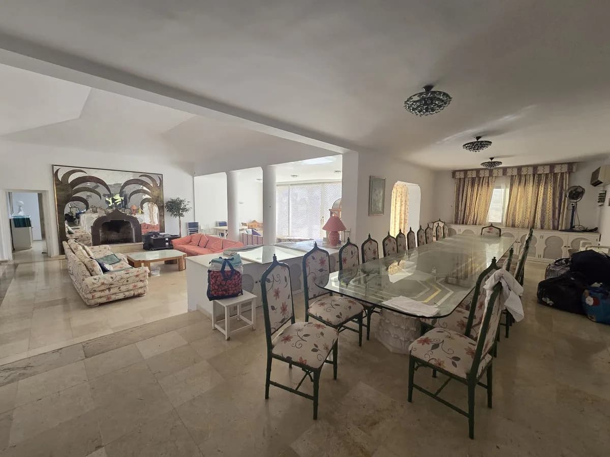 6 Bedroom Detached Villa for Sale in Marbella, Málaga - Image 5