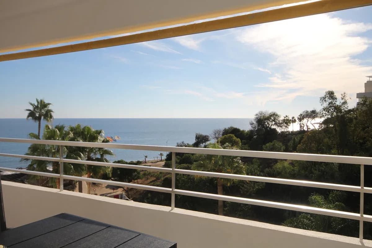 Middle Floor Studio for Sale in Calahonda, Málaga - Image 2