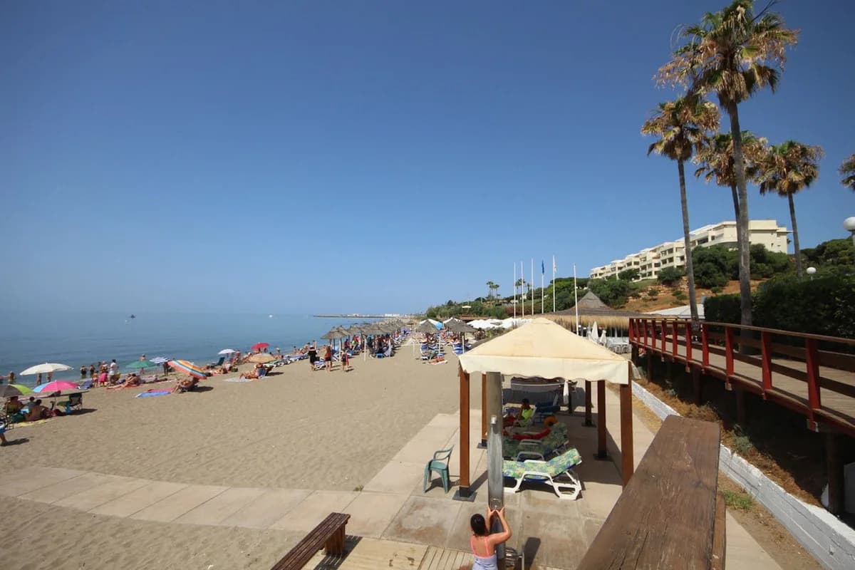 Middle Floor Studio for Sale in Calahonda, Málaga - Image 8