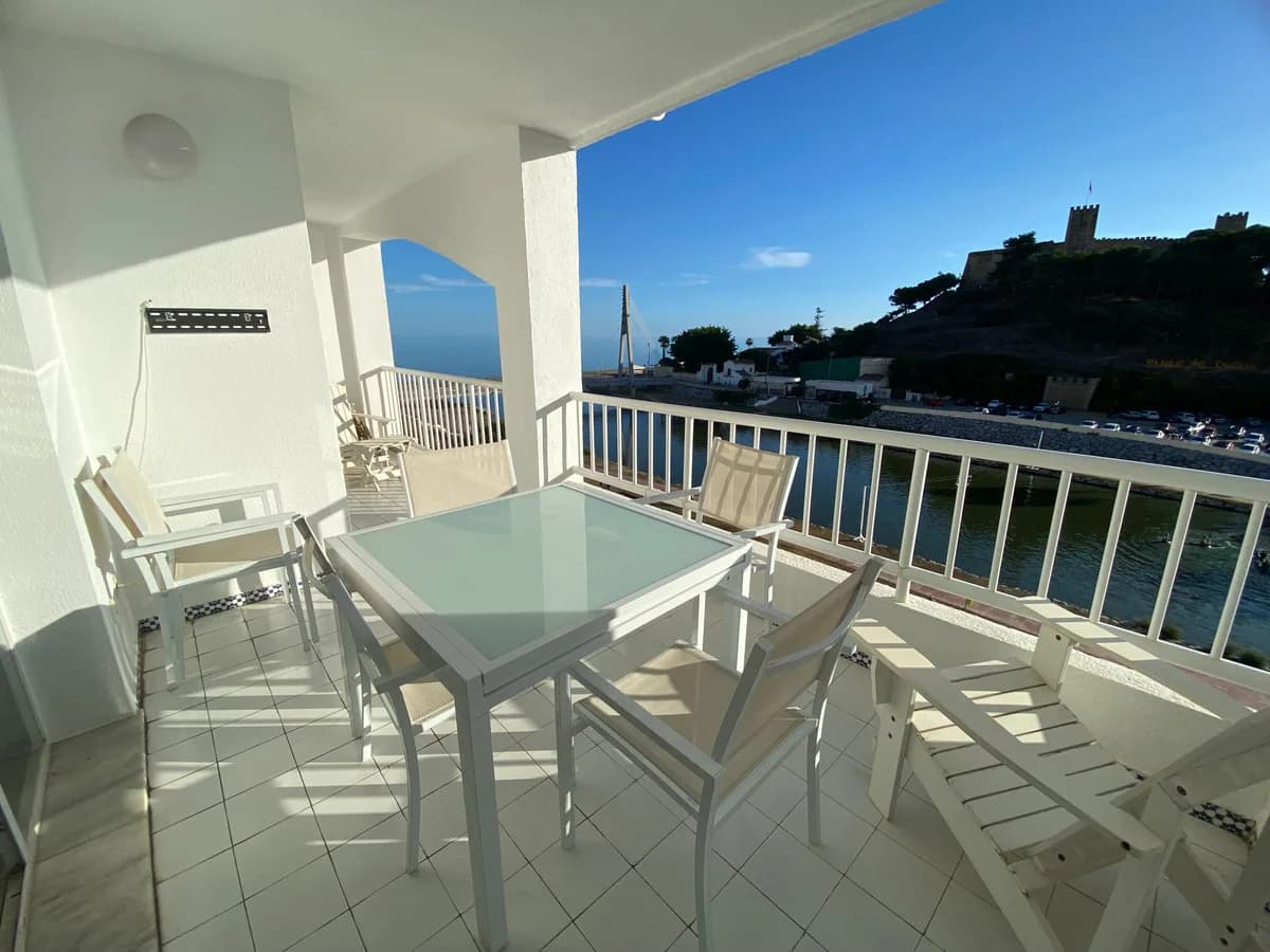 3 Bedroom Middle Floor Apartment for Sale in Fuengirola, Málaga - Image 2