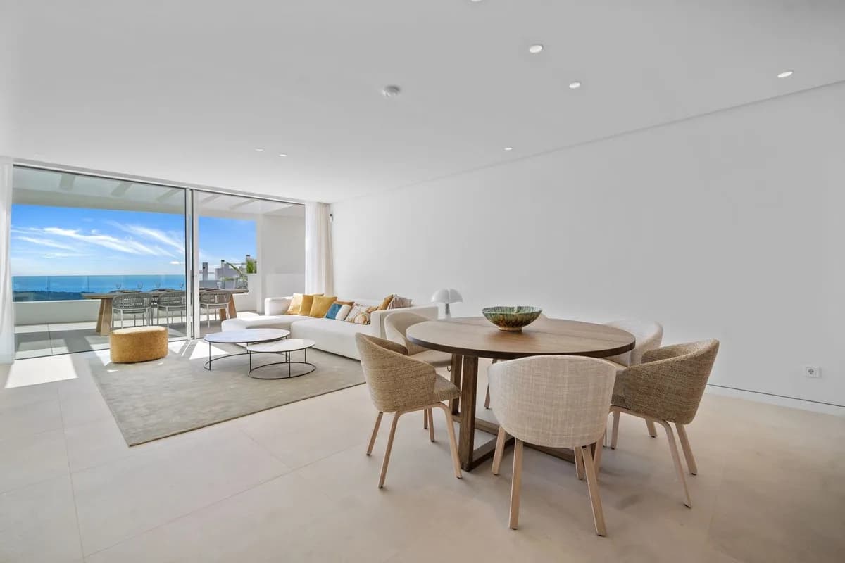 3 Bedroom Middle Floor Apartment for Sale in Marbella, Málaga - Image 7