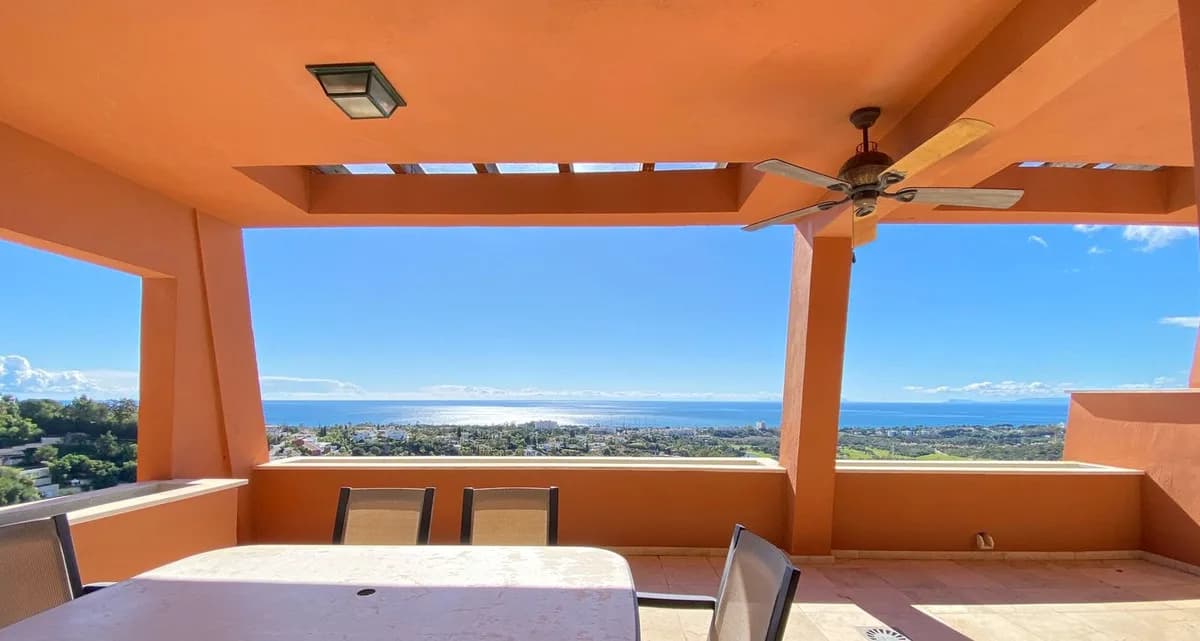 2 Bedroom Penthouse for Sale in El Rosario, Málaga - Image 3