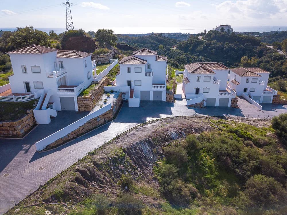 4 Bedroom Detached Villa for Sale in Estepona, Málaga - Image 3