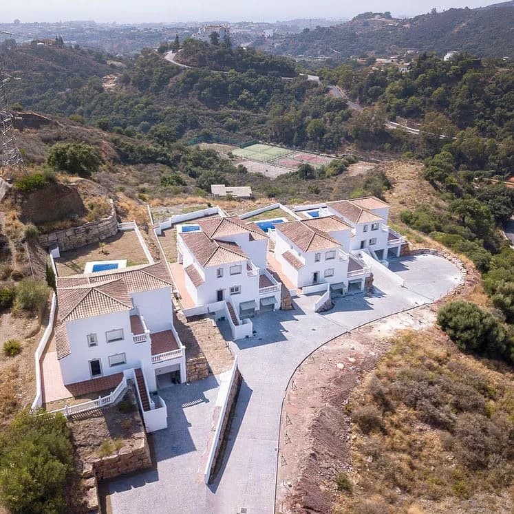 4 Bedroom Detached Villa for Sale in Estepona, Málaga - Image 4