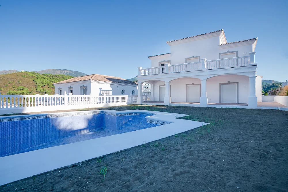 4 Bedroom Detached Villa for Sale in Estepona, Málaga - Image 6
