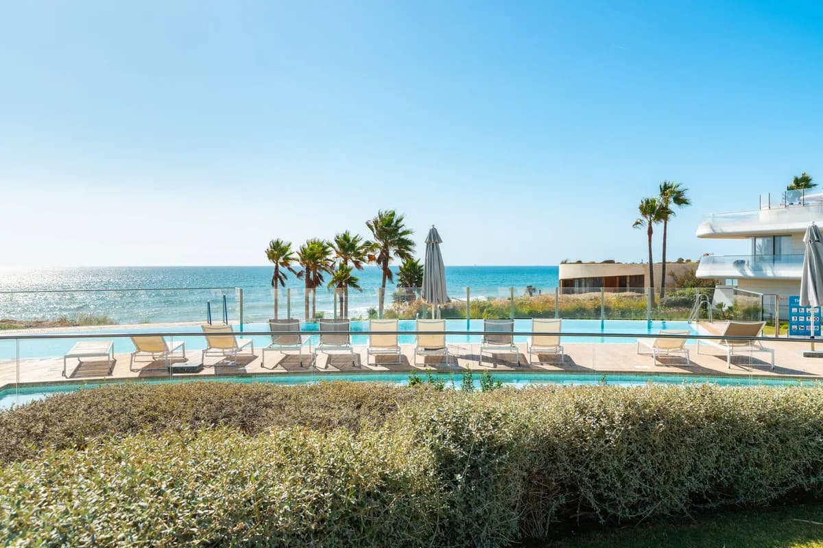 2 Bedroom Ground Floor Apartment for Sale in Estepona, Málaga - Image 2