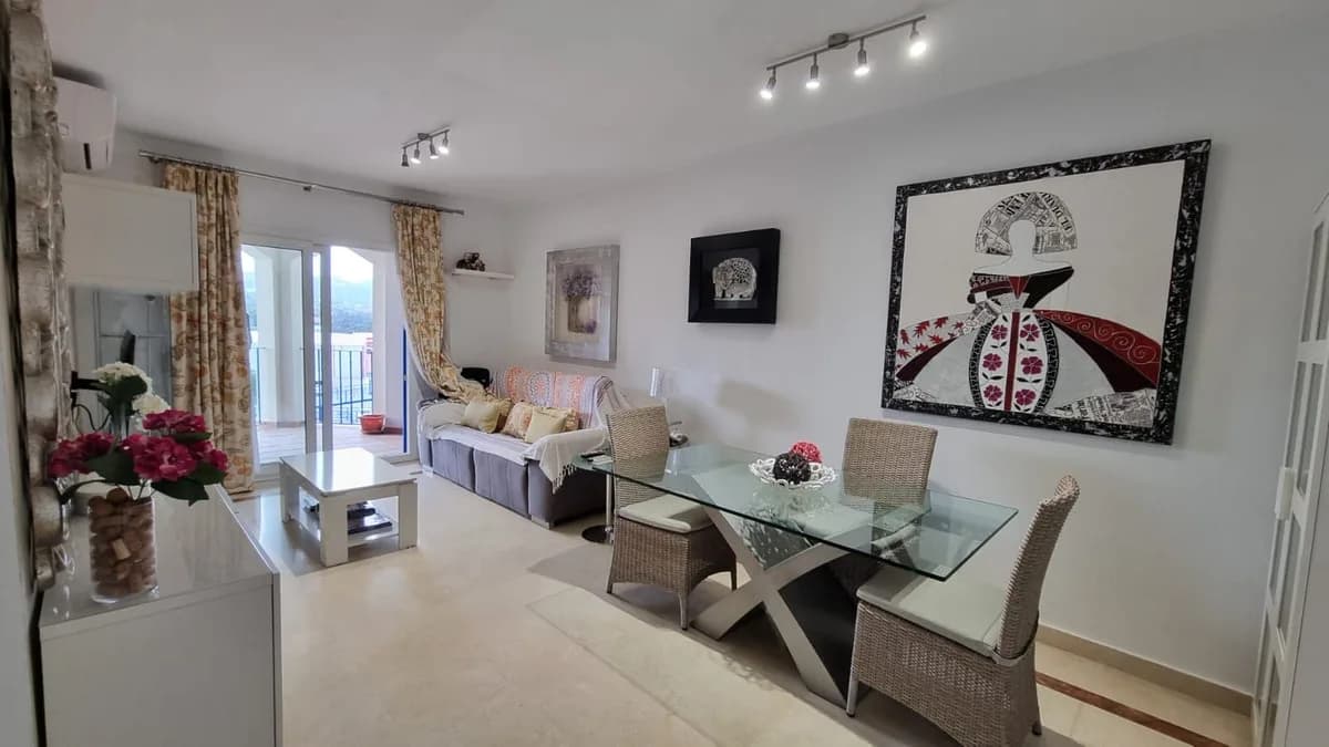 2 Bedroom Middle Floor Apartment for Sale in San Luis de Sabinillas, Málaga