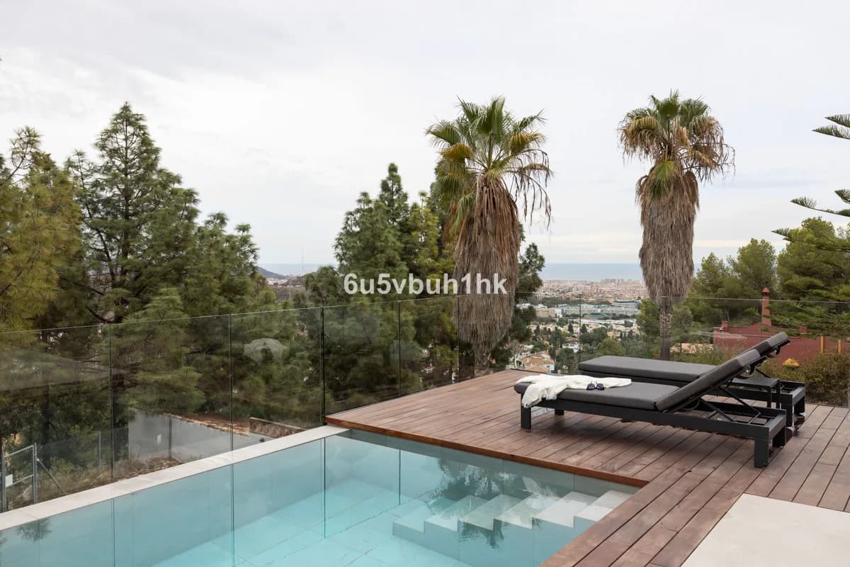4 Bedroom Detached Villa for Sale in El Atabal, Málaga - Image 6