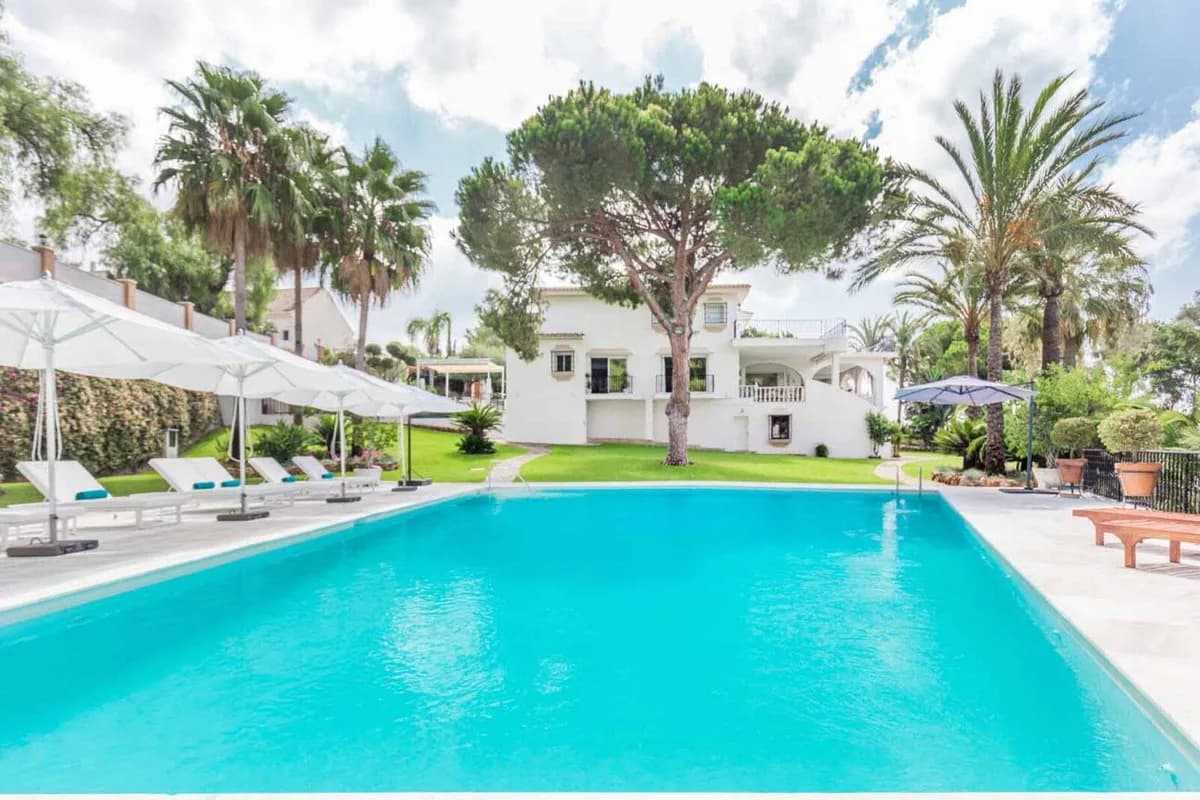 6 Bedroom Detached Villa for Sale in Río Real, Málaga