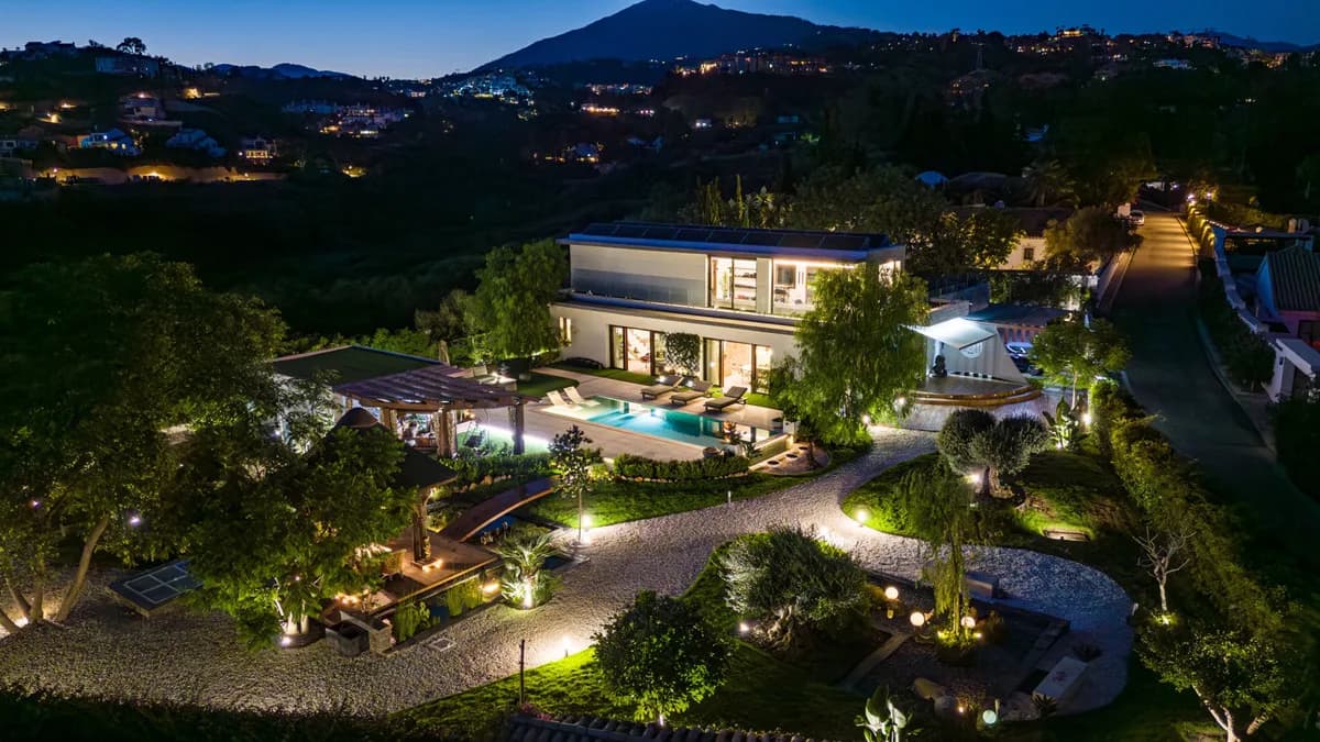 5 Bedroom Detached Villa for Sale in Benahavís, Málaga