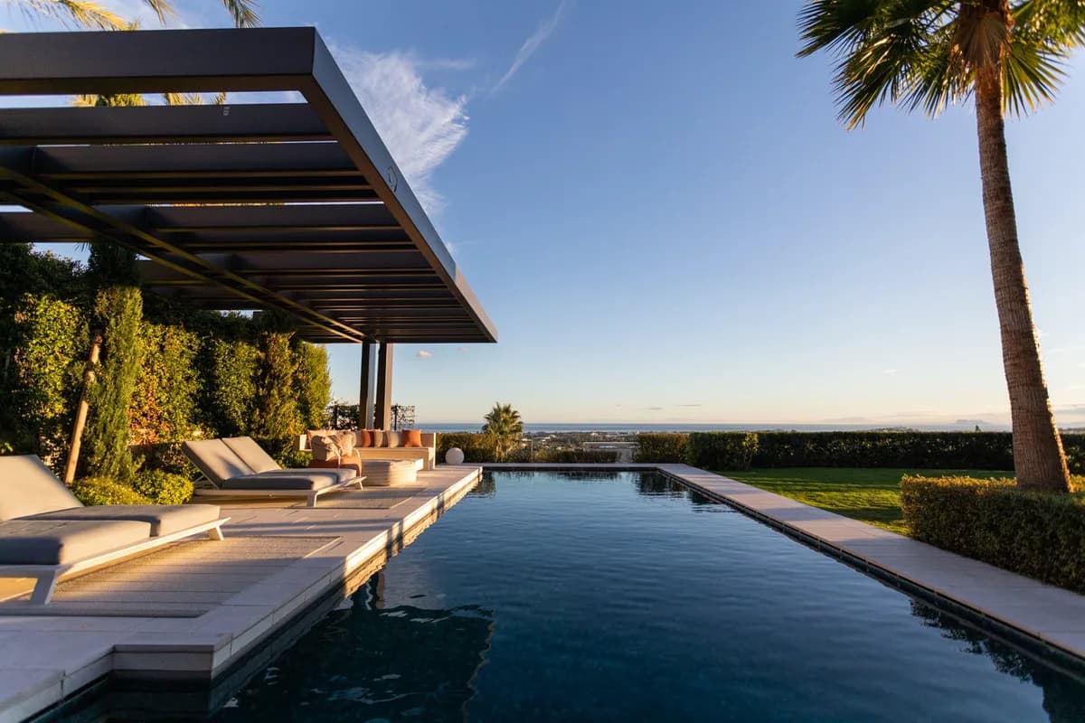 7 Bedroom Detached Villa for Sale in La Quinta, Málaga