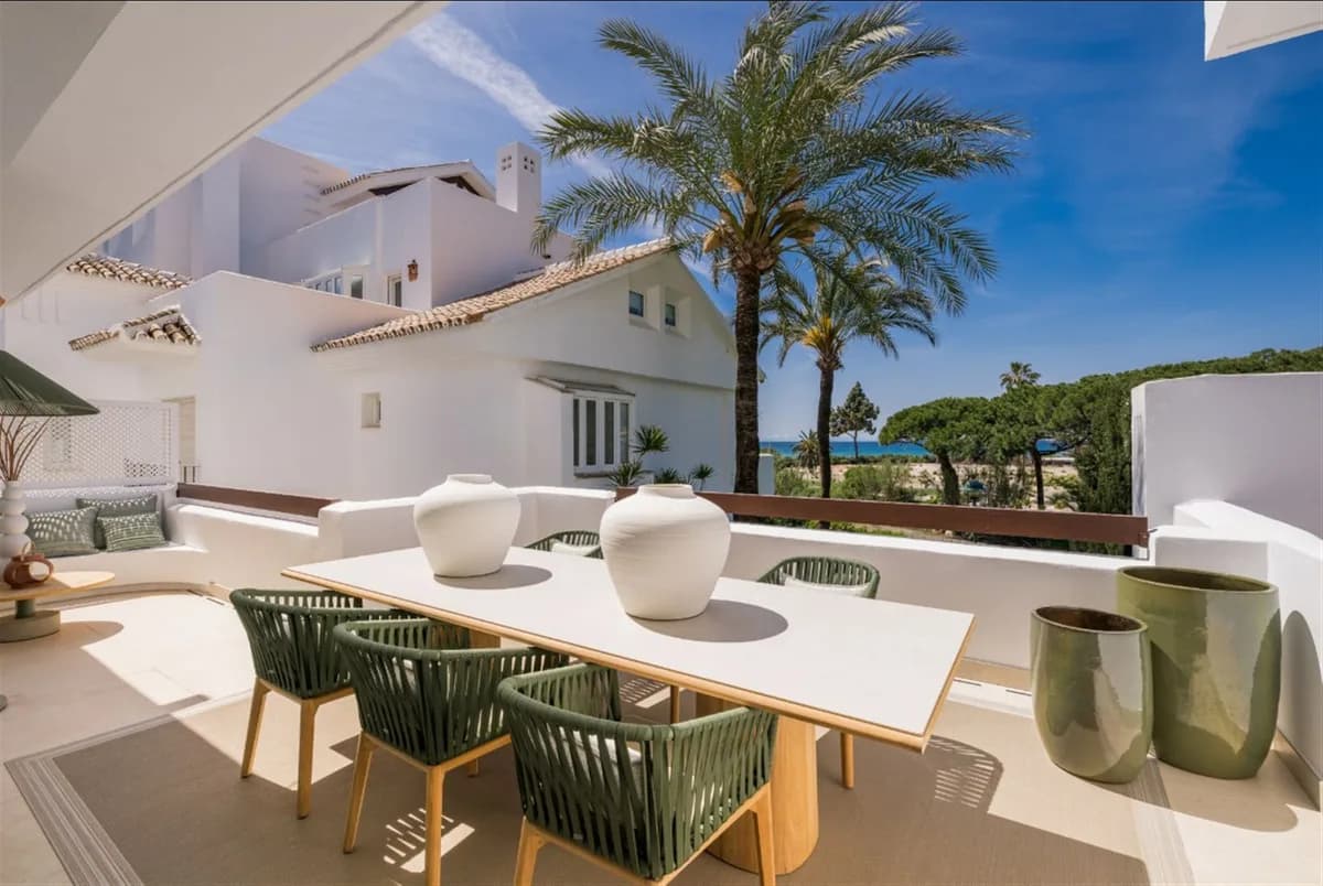 3 Bedroom Middle Floor Apartment for Sale in Los Monteros, Málaga