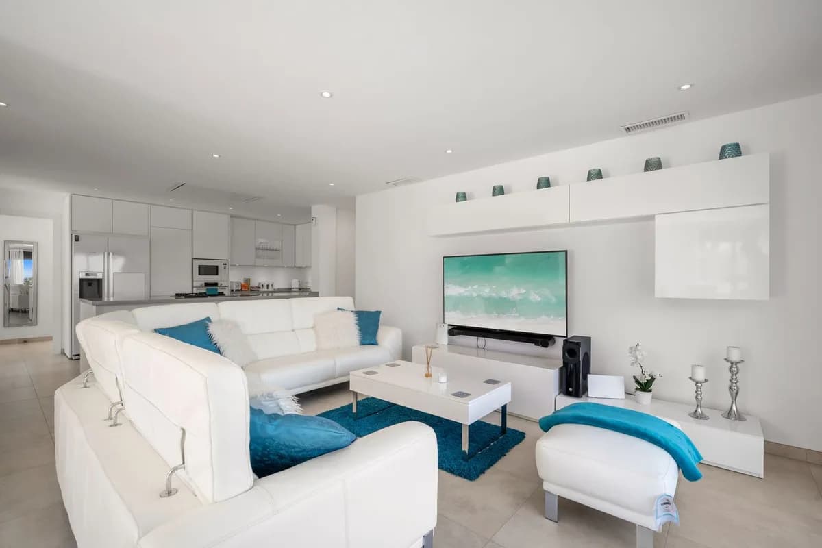 5 Bedroom Detached Villa for Sale in Torrenueva, Málaga - Image 9