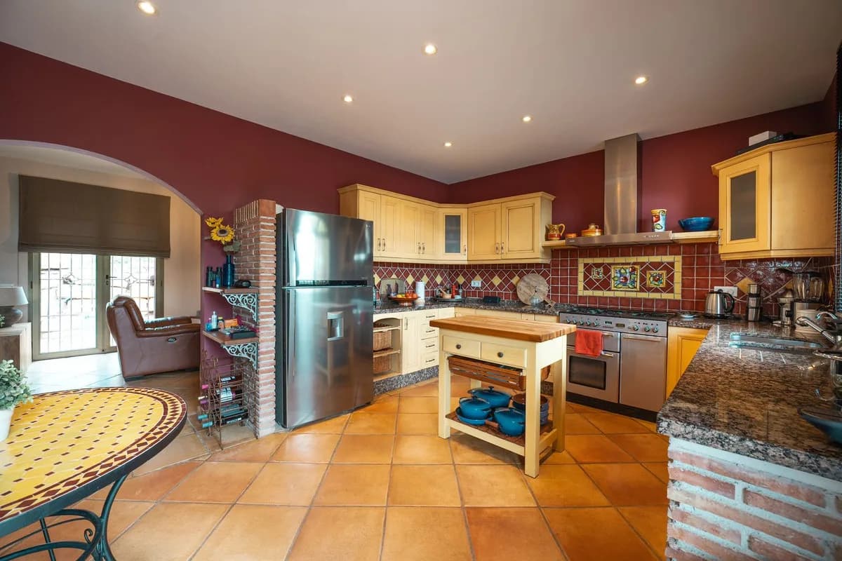 4 Bedroom Detached Villa for Sale in Monda, Málaga - Image 9