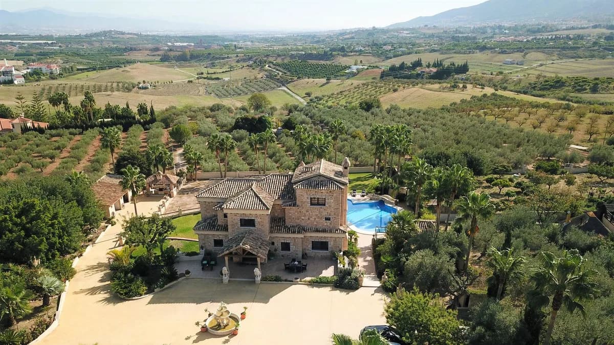 8 Bedroom Finca - Cortijo for Sale in Alhaurín de la Torre, Málaga