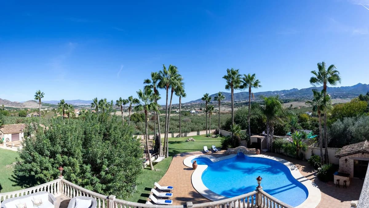 8 Bedroom Finca - Cortijo for Sale in Alhaurín de la Torre, Málaga - Image 2