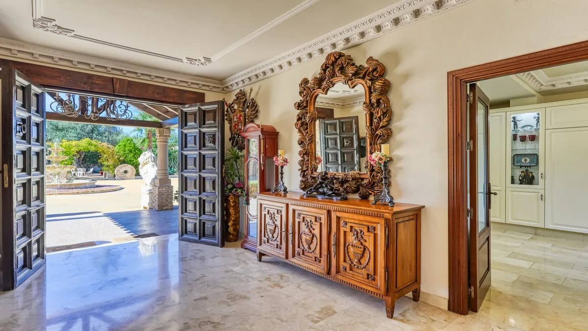 8 Bedroom Finca - Cortijo for Sale in Alhaurín de la Torre, Málaga - Image 7